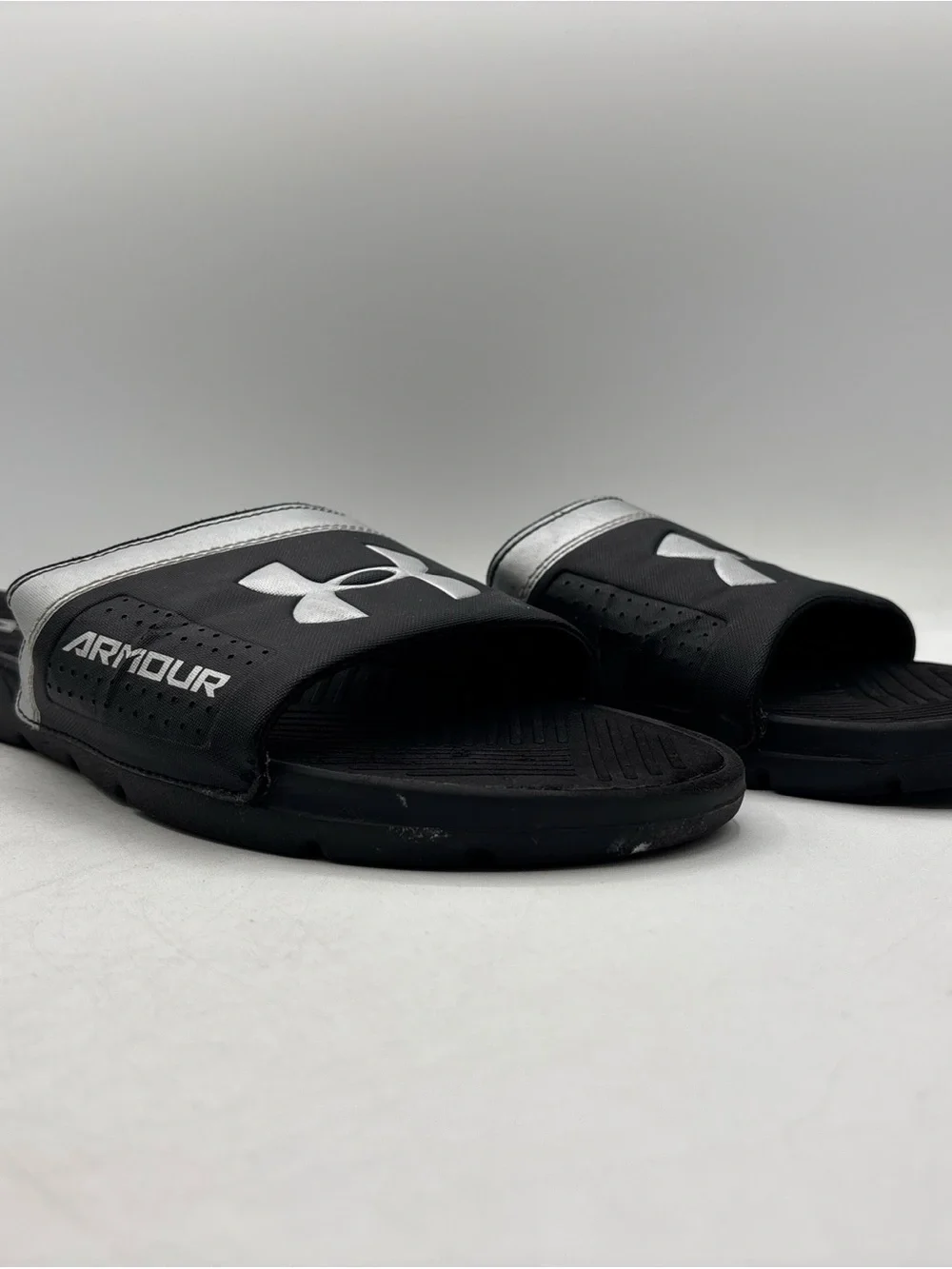 Under Armour UA Playmaker VI Slides Men’s Size 10 Black Silver Athletic Recovery